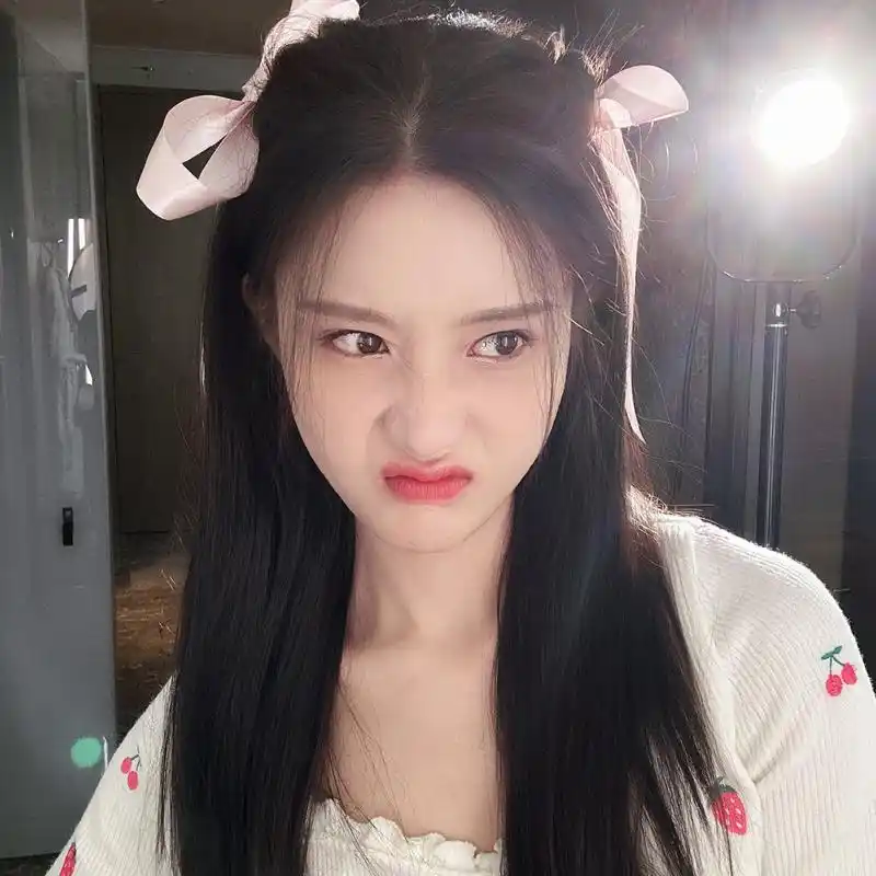 陈意涵estelle俏皮甜美自拍头像组图