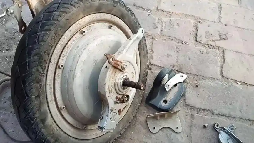 电动车后刹车更换,通过垫片调整间隙,完美解决刹车异响问题
