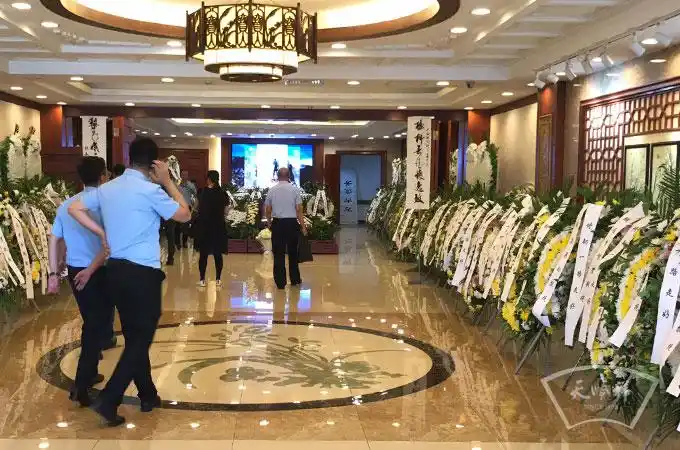 在八宝山殡仪馆为某上市公司老总办理丧葬一条龙服务