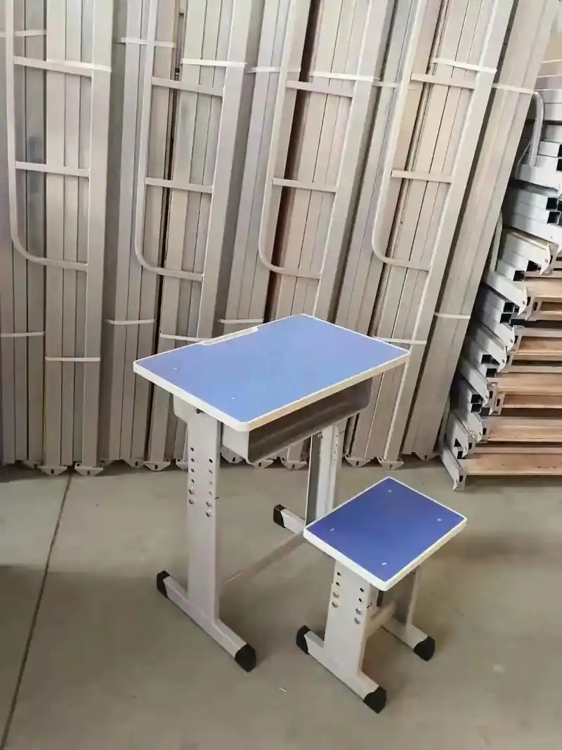 课桌来了,厂家直销,大量批货,质量杠杠滴要的联系 - 抖音