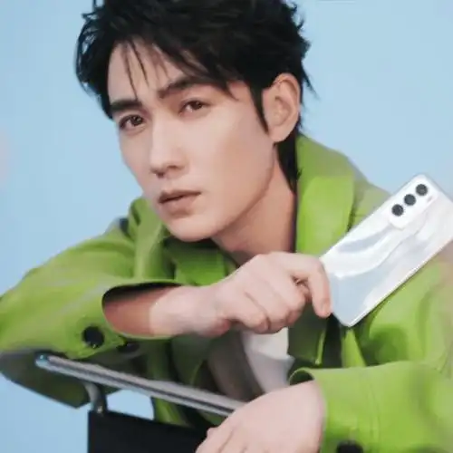 小公爷那种矛盾的宿命感,被朱一龙拿捏到恰到好处,看起来一尘不染,却