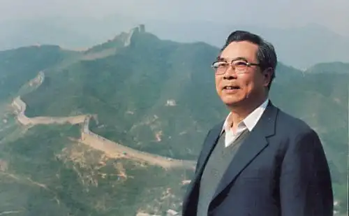 评读诗人李瑛诗歌《萤火虫》