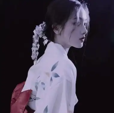 和服短发女头像
