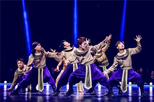 华美舞蹈搭配流行曲目