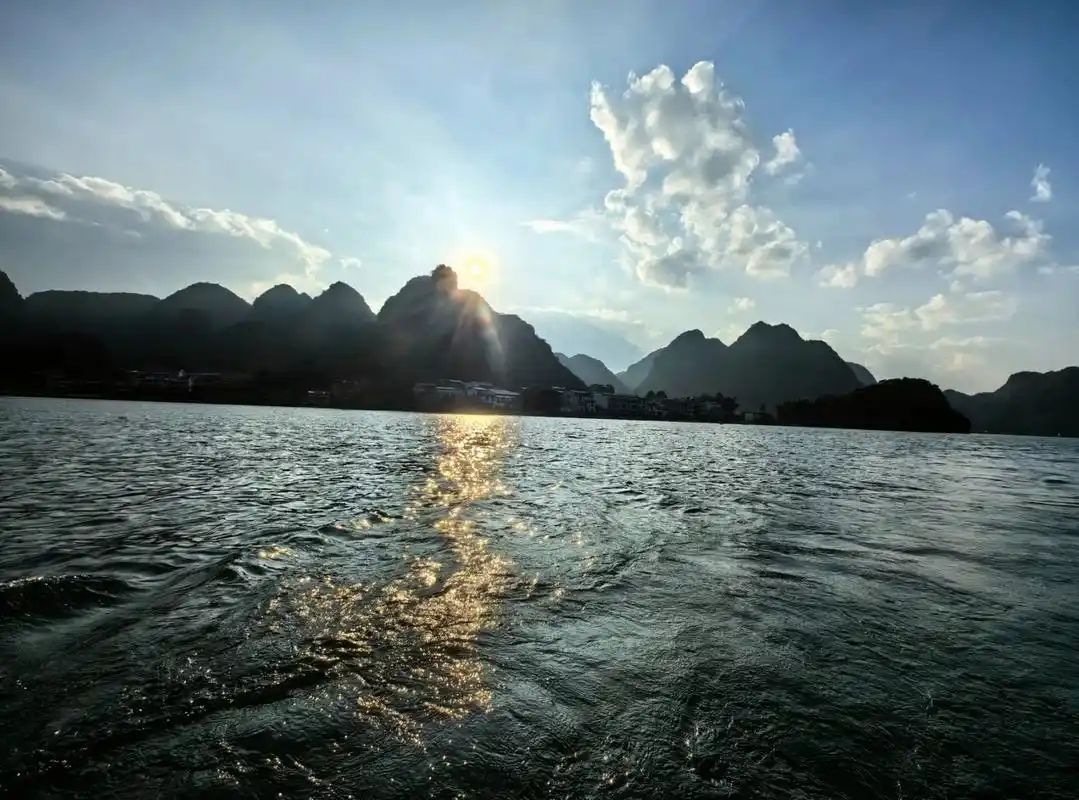 广西靖西渠洋湖坡谷汽车营地 号称最美汽营地    靖西渠洋湖坡谷汽车