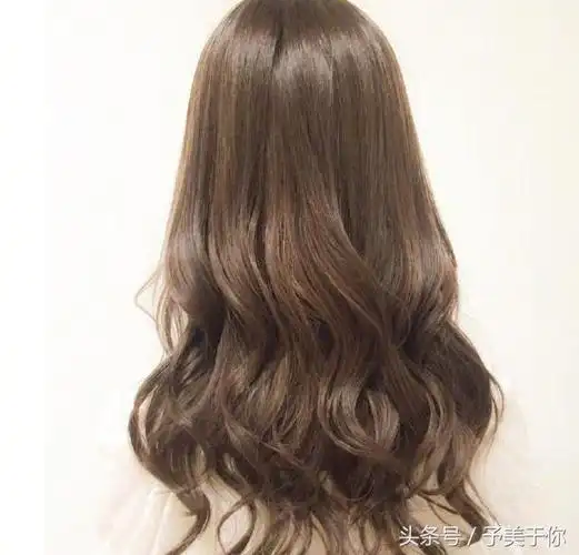 卷发图片中长发微卷(微卷中长发烫发发型) - 赤虎壹号