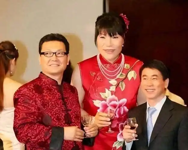 女篮名将郑海霞:大校军衔,却嫁身高1米9的街道临时工,现状如何_王传文