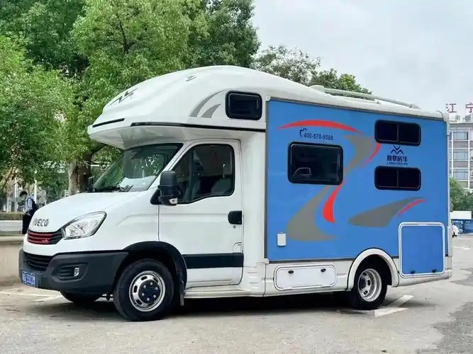 节日置换一台隆翠依维柯房车