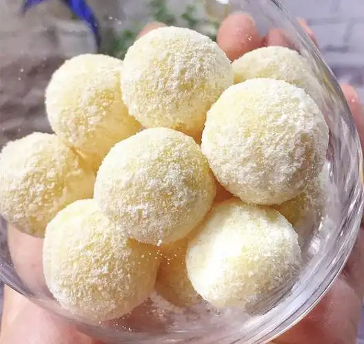 5分钟快手小甜品奶香浓郁爆炸好吃的酸奶芒果奶球