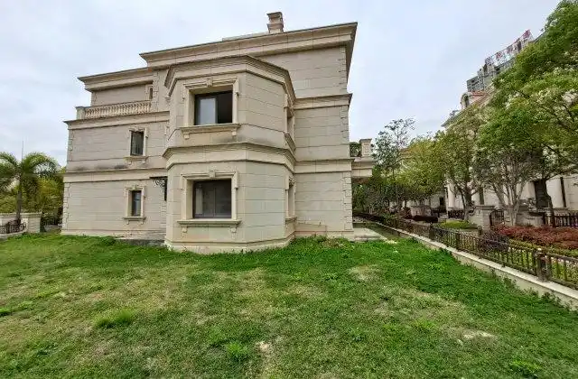 世茂御龙湾满堂红别墅