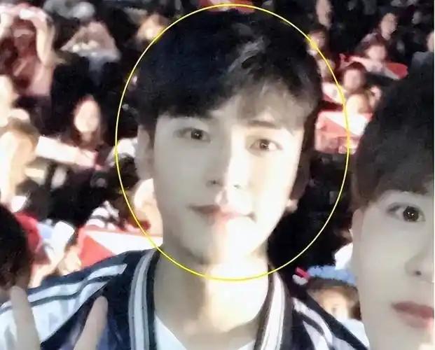 龚俊大学时期旧照流出,看清9年前的素颜状态,是否整容一目了然_演技