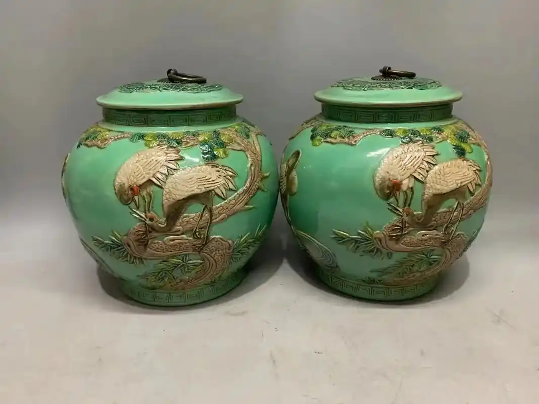 古瓷 #瓷器收藏 #收藏品 民国时期王炳荣作宝石绿松鹤延年 - 抖音