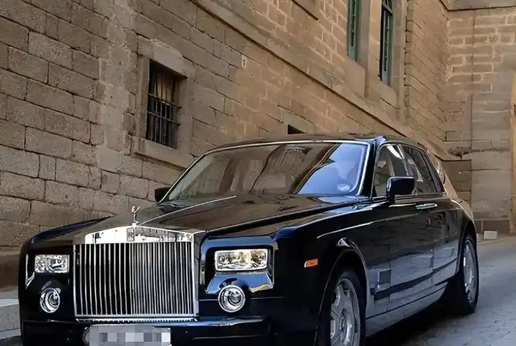 新晋澳门赌王洪永时,一口气买30辆豪车,四婚娶外国嫩模_父亲_商业