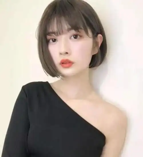 大圆脸适合什么刘海(9款女生大脸圆脸适合的发型) - 辣妈贝贝