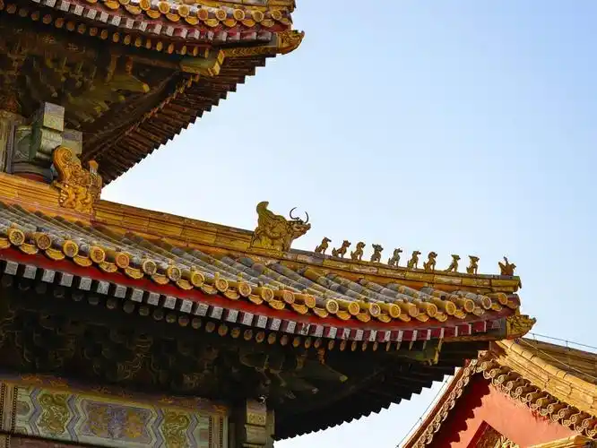 而乾清宫是皇帝理政和居住的地方,地位仅次于太和殿,檐角兽为9个.