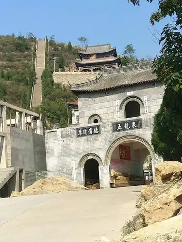 五龙泉道观山门