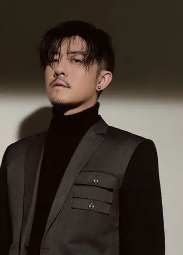 林雨申时尚帅气写真图片