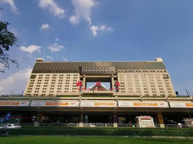 夕阳下的杭州火车站