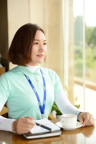 认真负责努力工作的女人最有魅力!