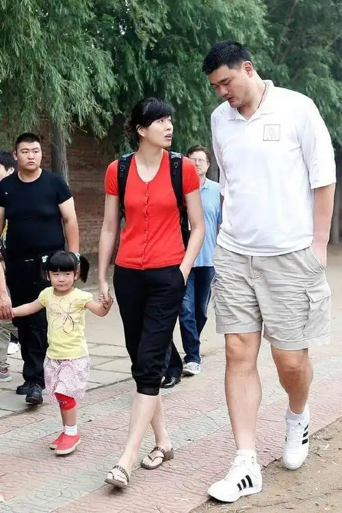姚明12岁女儿身高已达1米85,韩国网友羡慕:是运动员或模特身高|叶莉