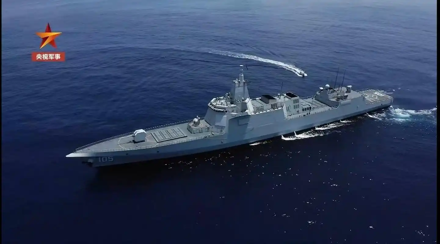 伯克"舰风格  055万吨大驱大连舰全方位展示,全面展示055型驱逐舰全貌