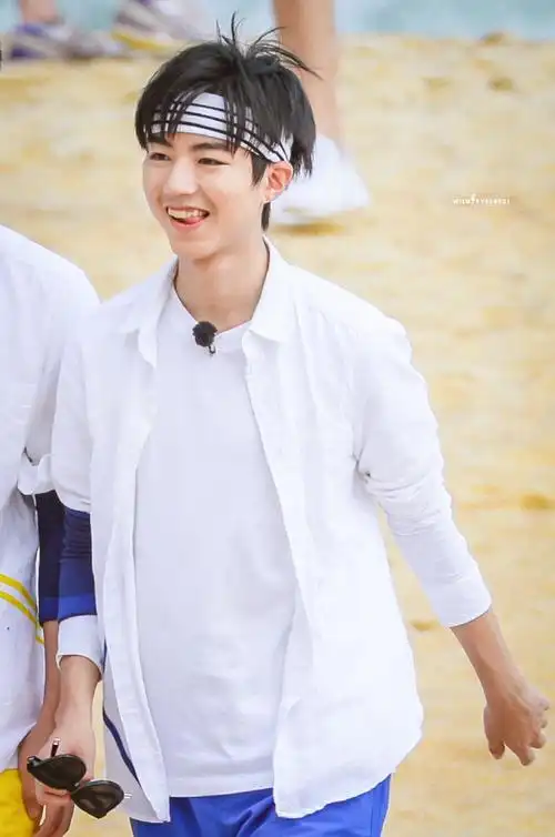 只为王俊凯#王俊凯超话"你是我永远无法用言语描述的心动"晚安,小凯