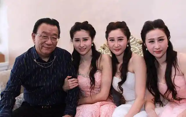 侯军为老爸侯耀华发声"洁身自好",难以掩盖绯色飞天