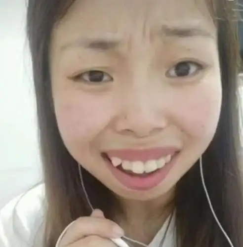 很多人都以为嘟嘟姐就是她本人的颜值,其实不然,她都是在扮丑,真是