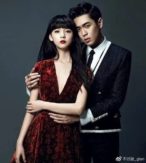 张若昀和妻子唐艺昕的亲密合照