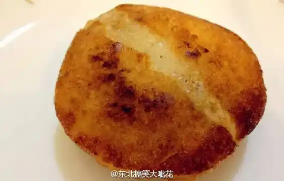 【东北特色面食-油炸糕】外表炸的金黄酥脆.