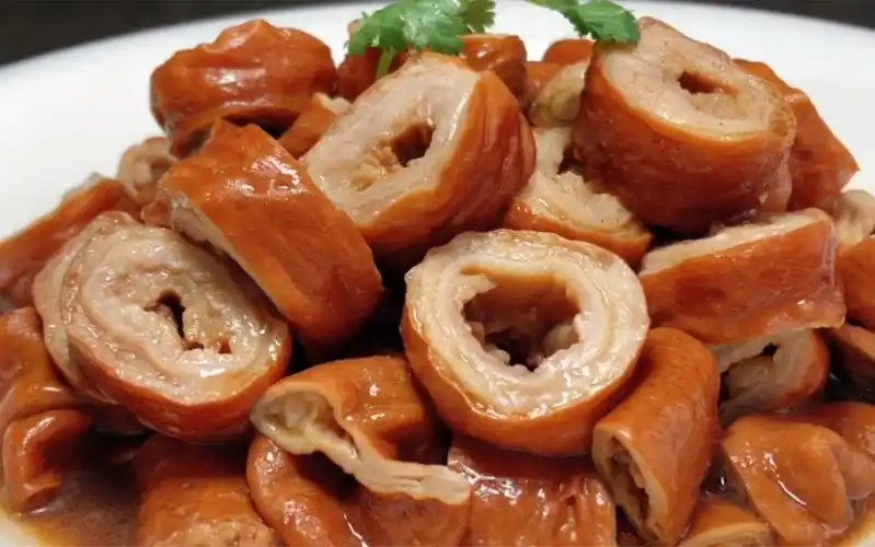 厨师长教你卤肥肠的家常做法,步骤详细,香脆爽口下酒又下饭