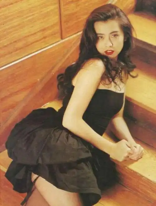 万万没想到57岁的王祖贤已经走上了另一条道路