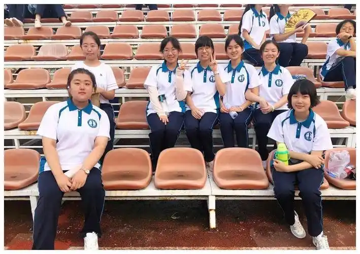 青岛一中:步履铿锵,恰同学少年,风华正茂!