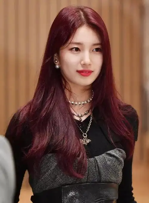 秀智新发色冷艳复古新剧挑战动作戏又帅又美