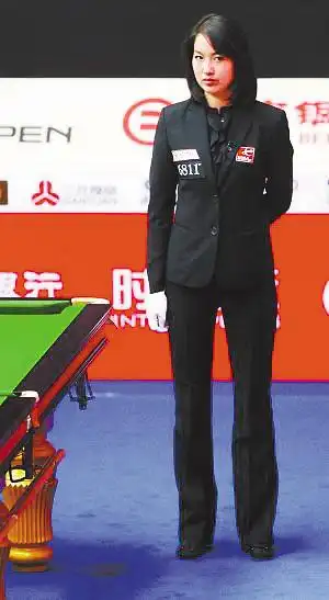 中国第一斯诺克美女裁判诸瑛:绝不会穿低胸装