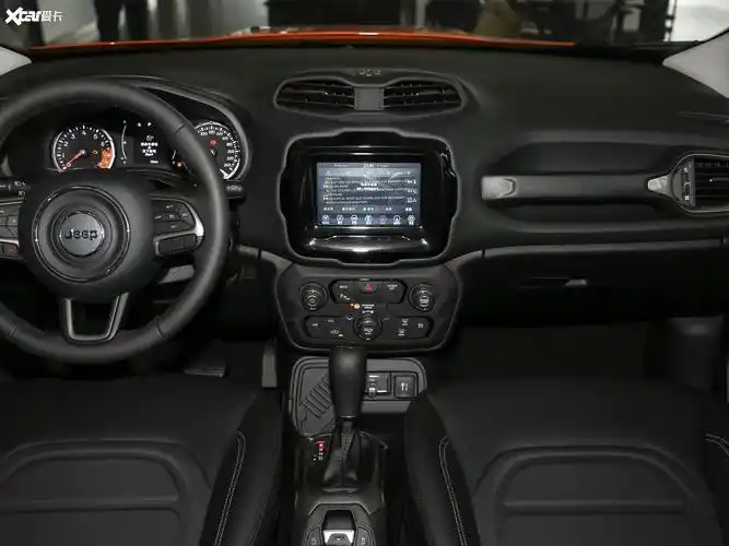 【2019款自由侠220t 自动精英版_中控区_2/412张图片】_汽车图片大全