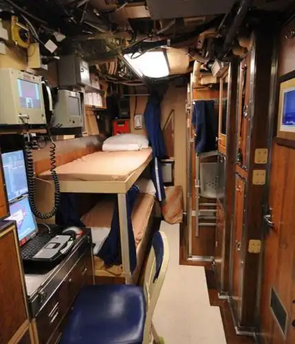 原来潜水艇的内部是这样的!