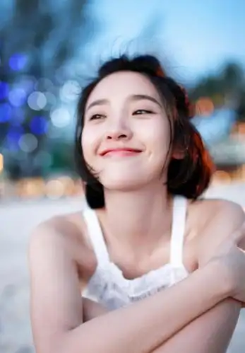 爱笑女孩-花瓣网|陪你做生活的设计师 | 气质美女校花胡译文