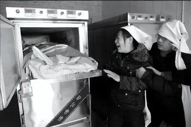 火葬场什么尸体都敢烧吗火葬场员工给再多钱也不敢烧1种尸体