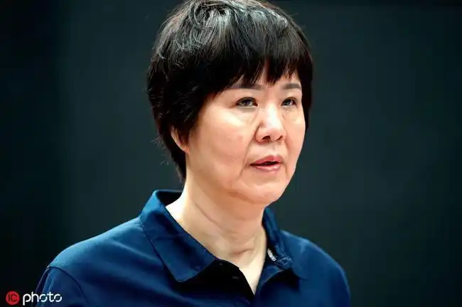 关于郎平女排教练郎平简历的配图及描述