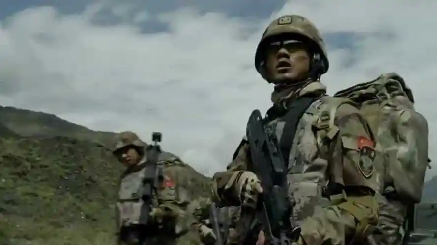 雪域雄鹰悍匪暴力抗法还敢打伤了特种兵结果立马就悲剧了