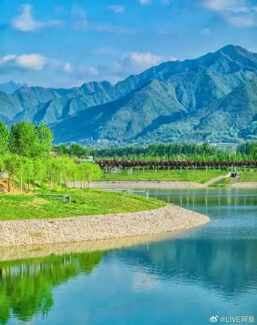 微博旅行家#西安有个地方有"西安小瑞士美名",沣河梁家滩湿地公园