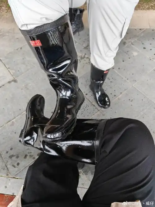 雨靴##穿着雨靴出去浪##橡胶雨靴