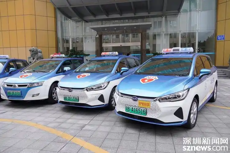 深圳巴士集团500辆出租车上安装"救命神器"aed.(冯牧原 摄)