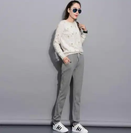 不同颜色的运动裤有着不同的搭配方式今天来来说说灰色束脚运动裤