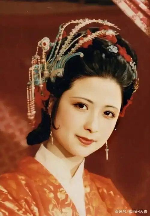 红楼梦中,秦可卿究竟得了什么病,为何一天换四五遍衣裳?