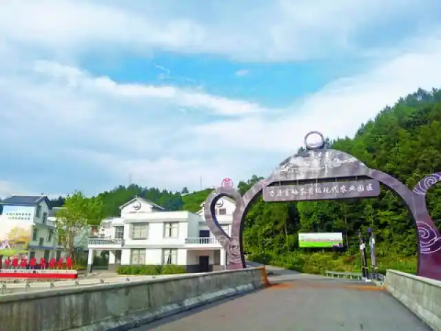 万源石塘镇双合村穷乡僻壤变富裕茶乡