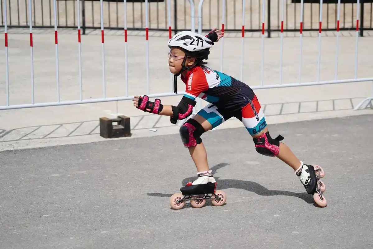 第四届北京轮滑公开赛举办 - 中国日报网