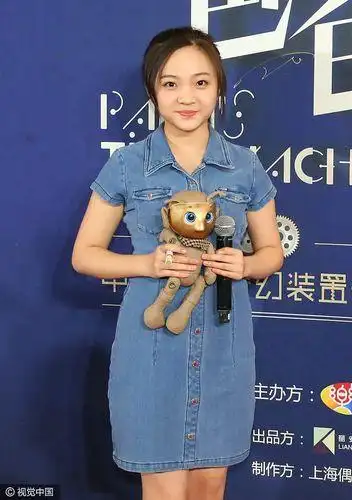 离开妈妈的林妙可彻底放飞自我,年轻不止十岁林妙可被室友坑了,合影站