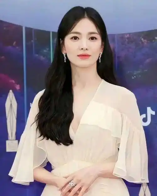 最新排名!2024年韩国最美的10位女星出炉了:宋慧乔冲进前3名